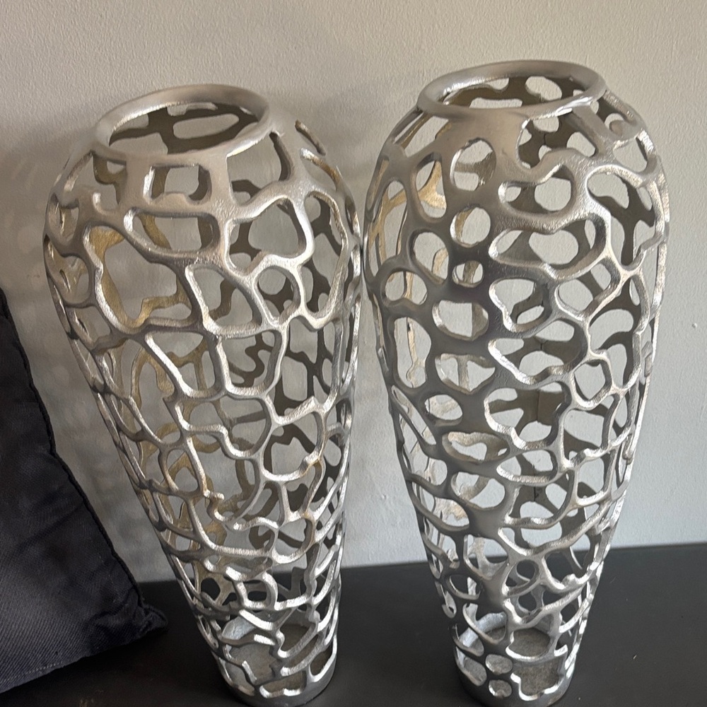 Elegant Silver Decorative Vases - Picture 2 of 4